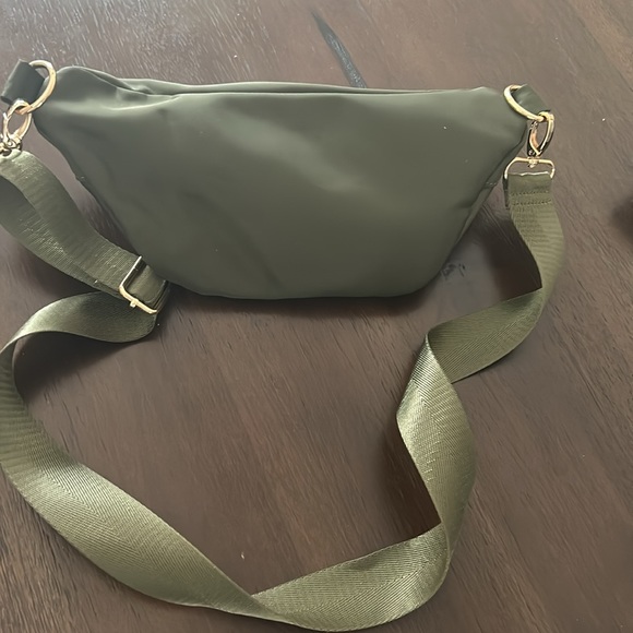 Like New Trendy belt bag - Picture 3 of 3